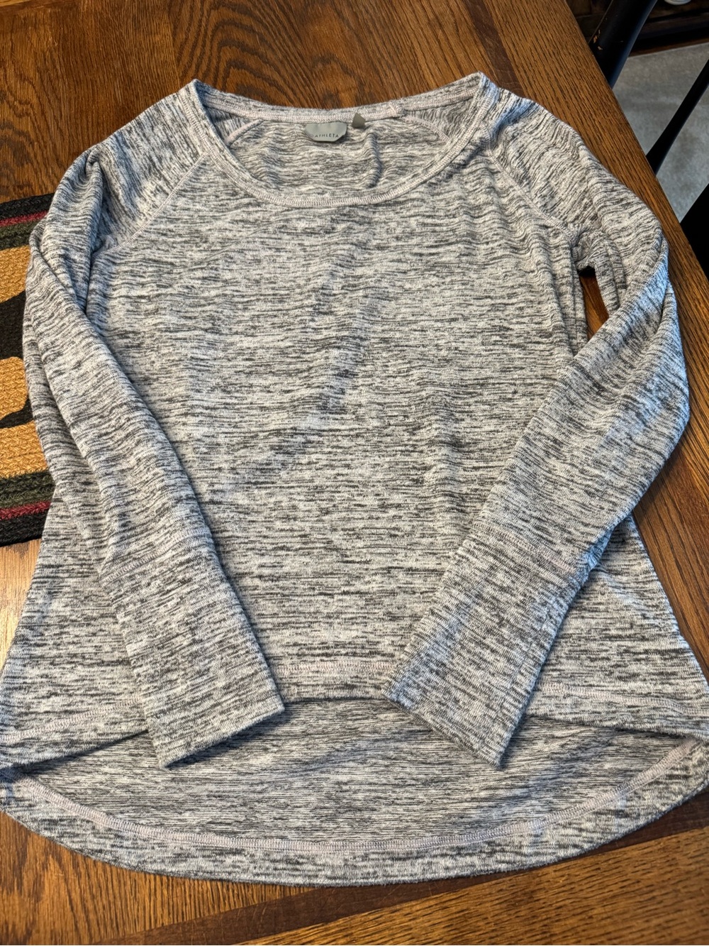Athleta Heathered Gray Long Sleeve Scoop Neck Tee